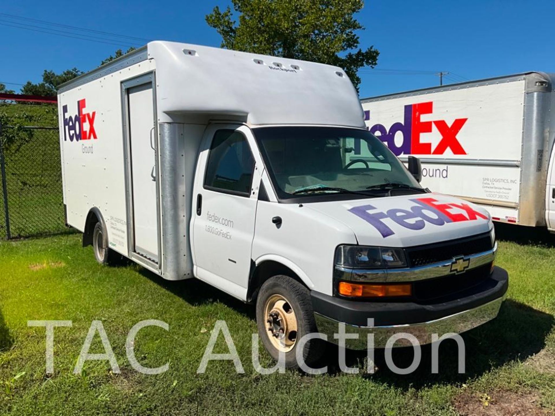 2019 Chevrolet Express 14ft Box Truck - Image 3 of 44