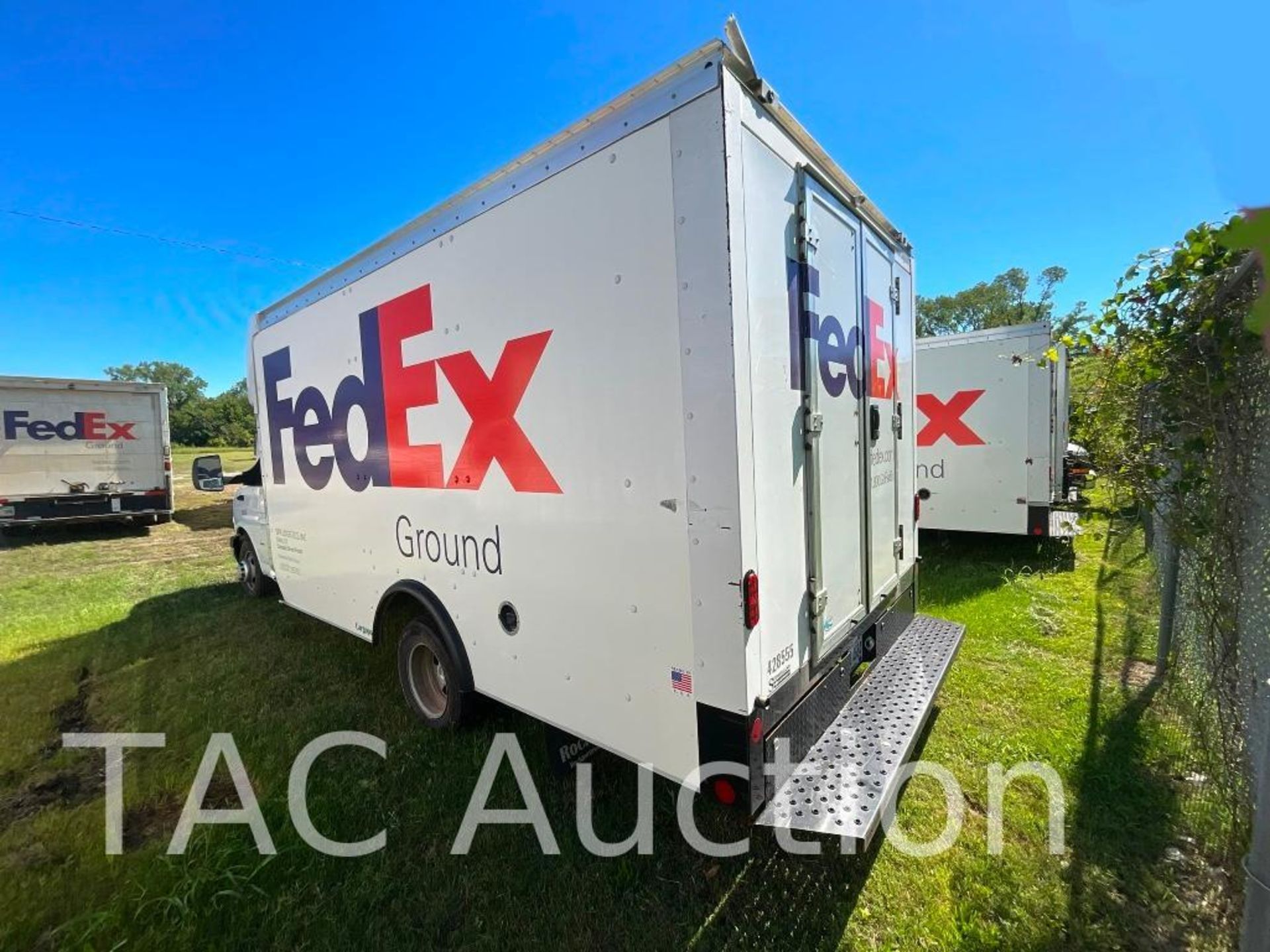 2019 Chevrolet Express 14ft Box Truck - Image 5 of 44