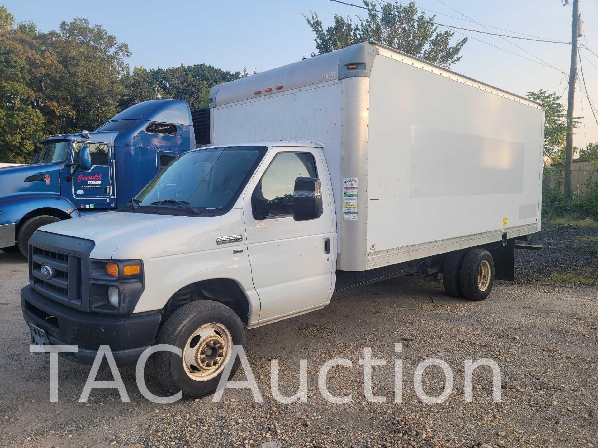 2015 Ford E-350 16ft Box Truck