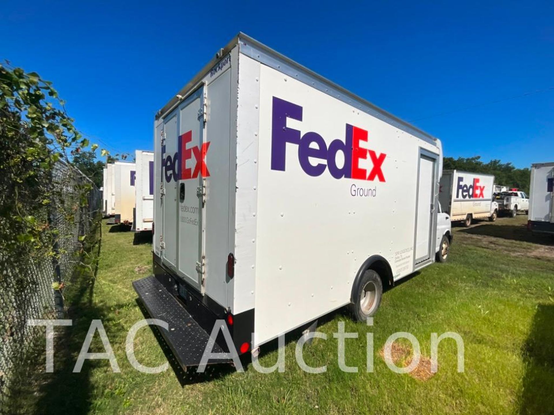 2019 Chevrolet Express 14ft Box Truck - Image 9 of 44