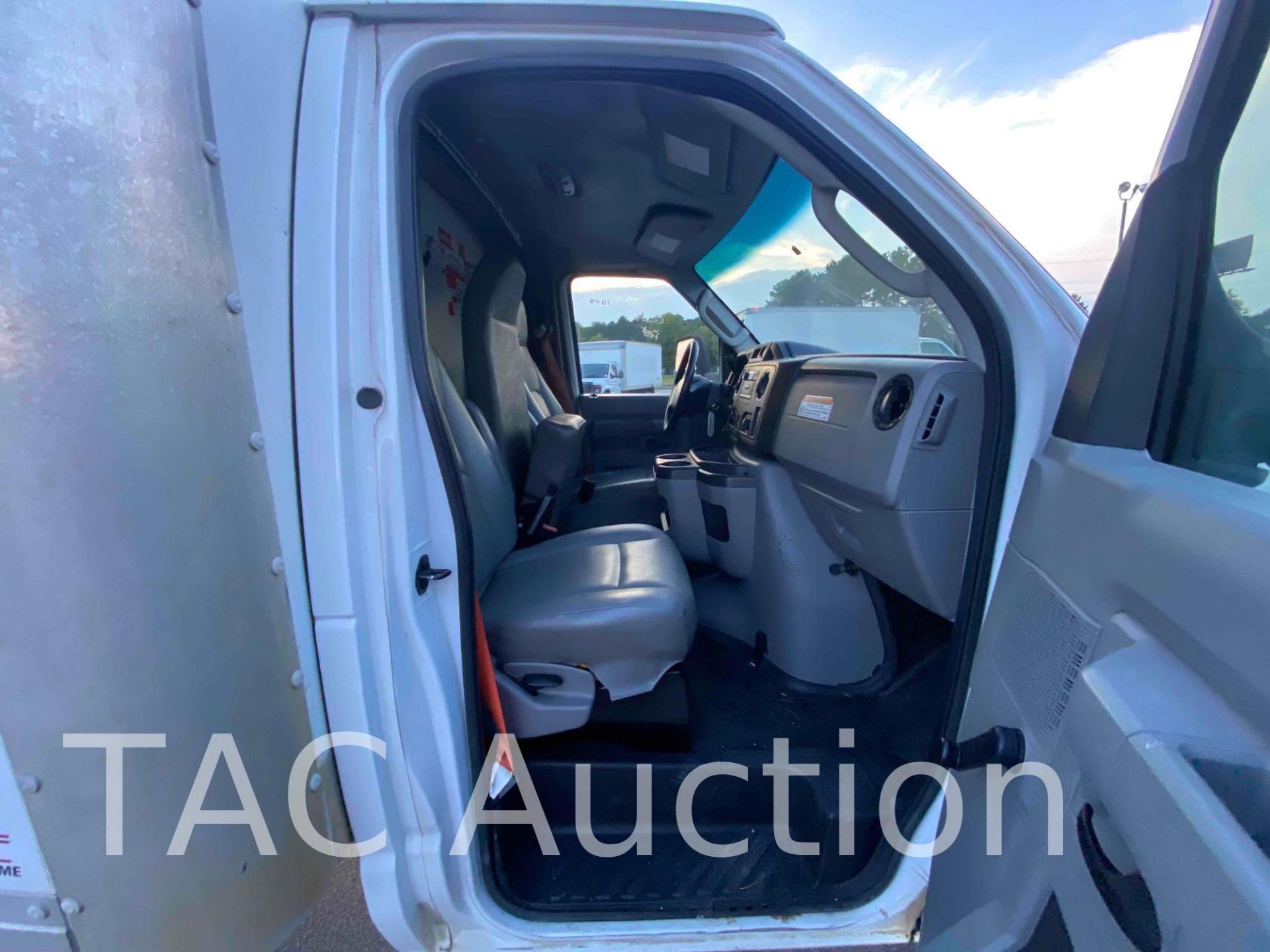 2016 Ford E-350 16ft Box Truck - Image 29 of 46