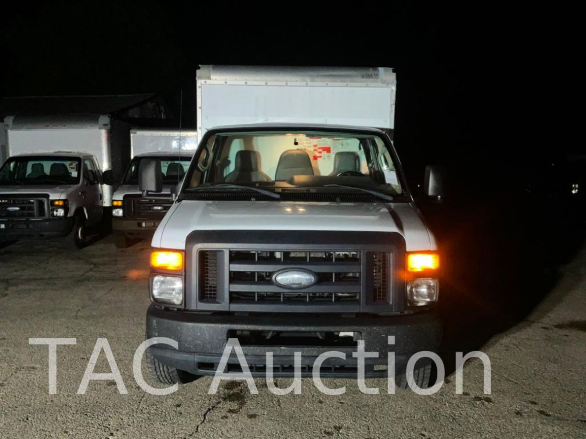2014 Ford E-350 12ft Box Truck - Bild 2 aus 38