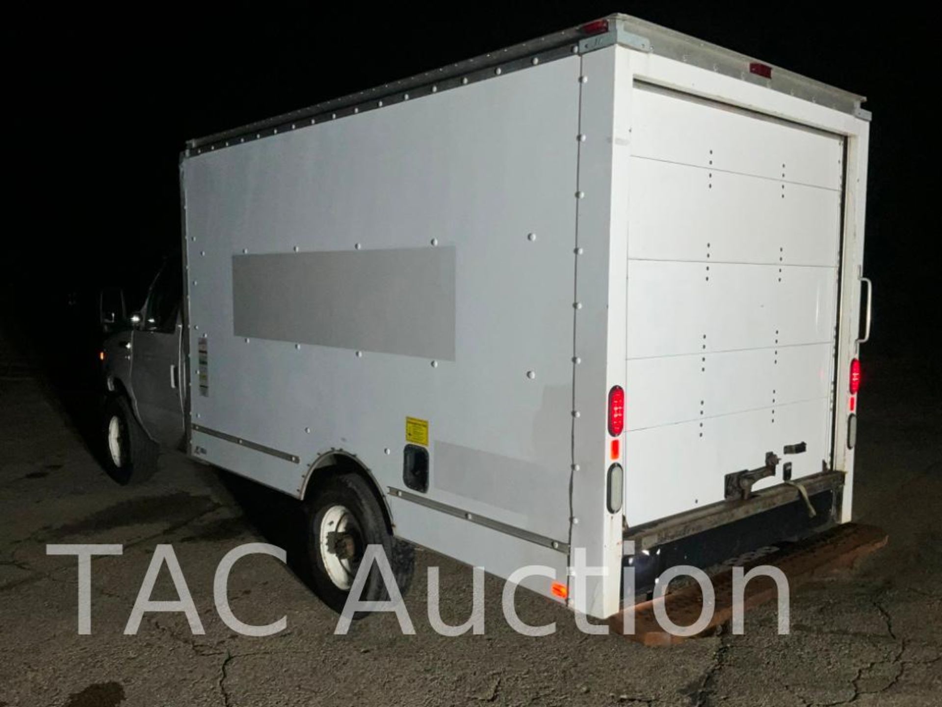 2014 Ford E-350 12ft Box Truck - Image 4 of 38