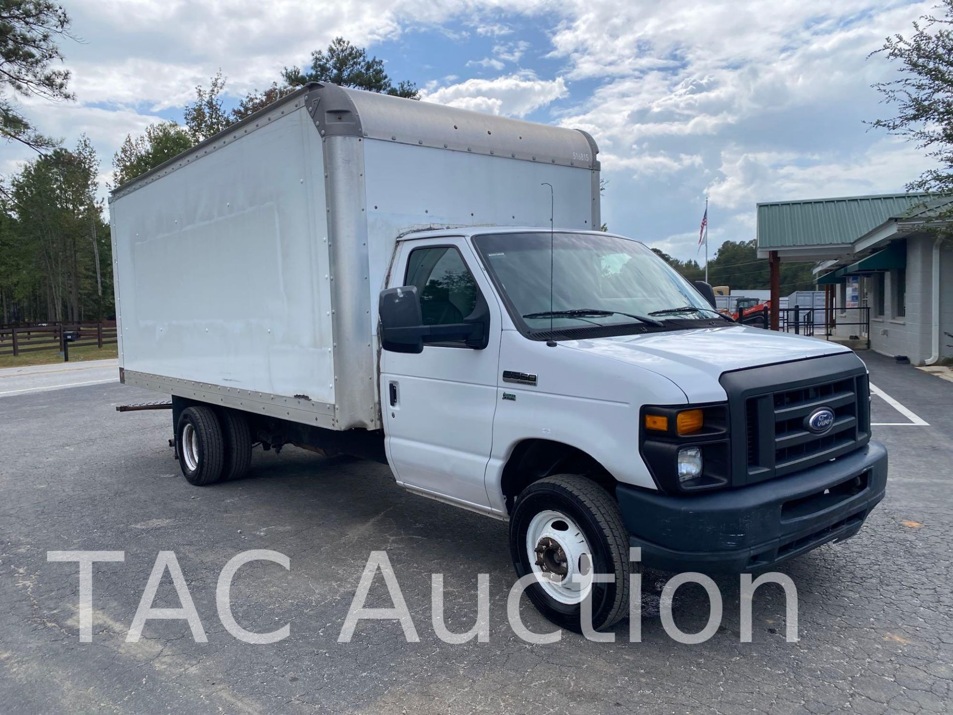 2015 Ford Econoline E-350 16ft Box Truck - Image 3 of 47