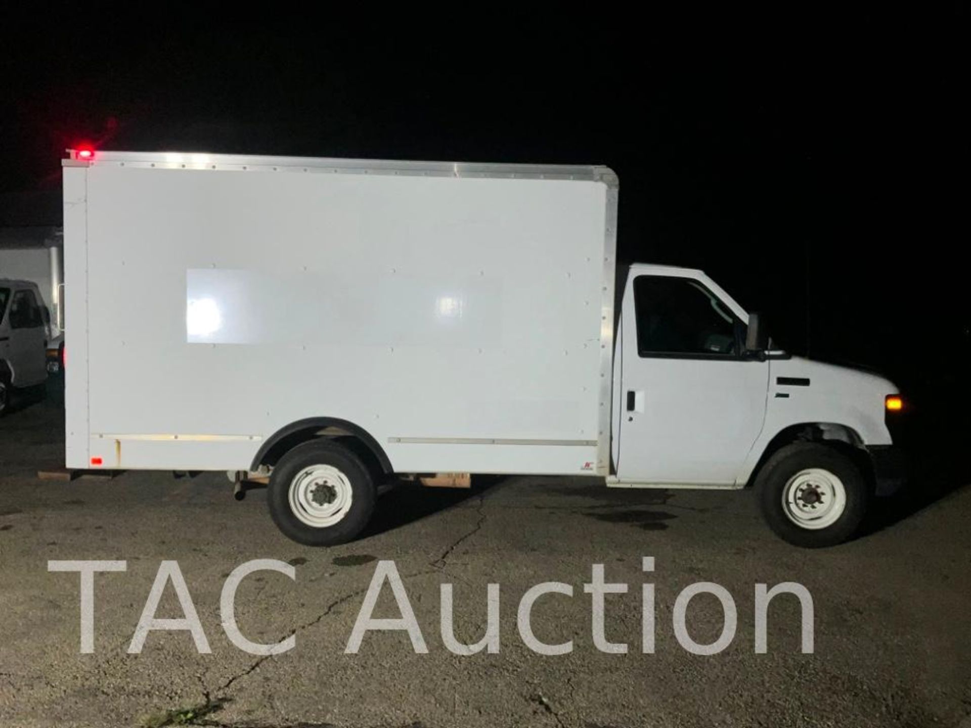 2014 Ford E-350 12ft Box Truck - Bild 8 aus 38