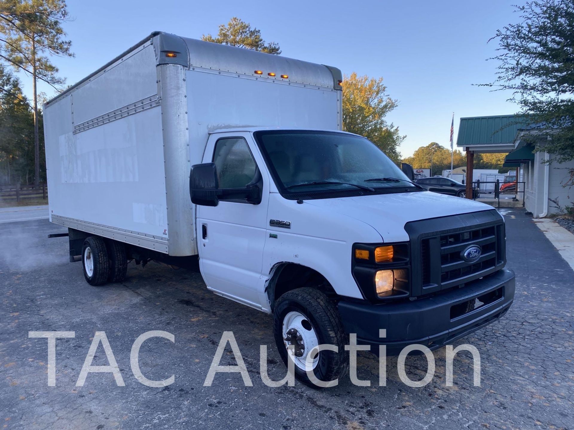 2016 Ford Econoline E-350 16ft Box Truck - Image 3 of 49