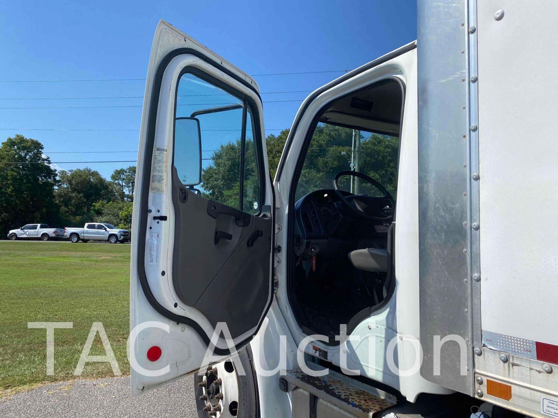 2016 Freightliner M2106 26ft Box Truck - Image 7 of 69