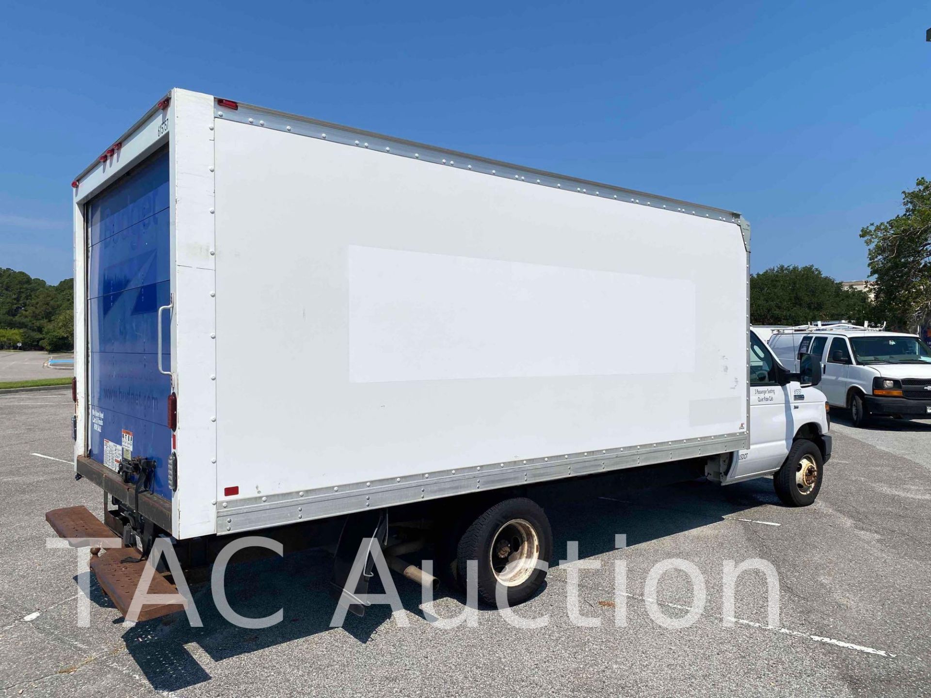 2016 Ford E-350 16ft Box Truck - Image 4 of 41