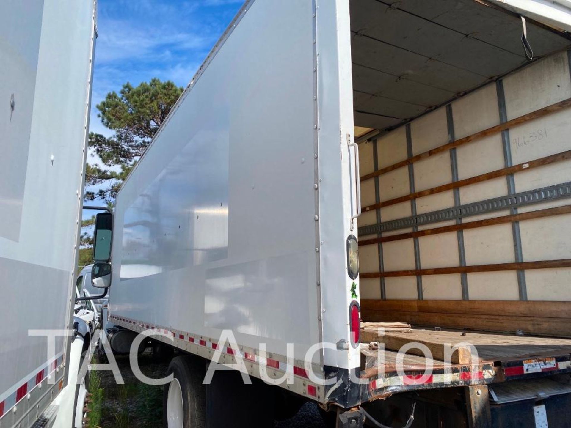 2017 International Durastar 4300 26ft Box Truck - Image 8 of 61