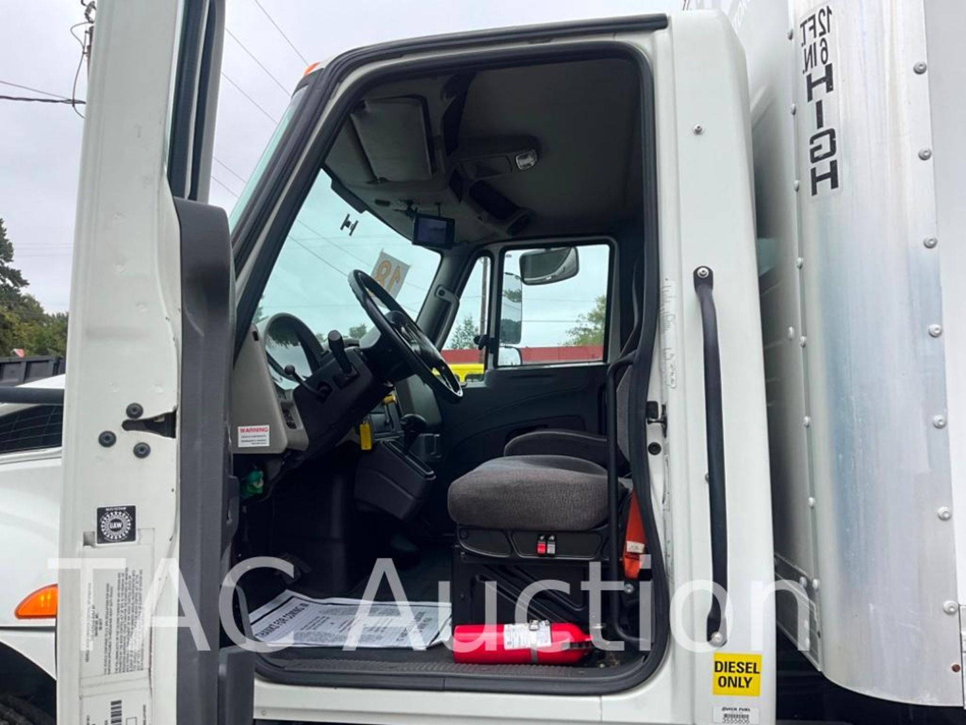 2018 International DuraStar 4300 26ft Box Truck - Image 16 of 70