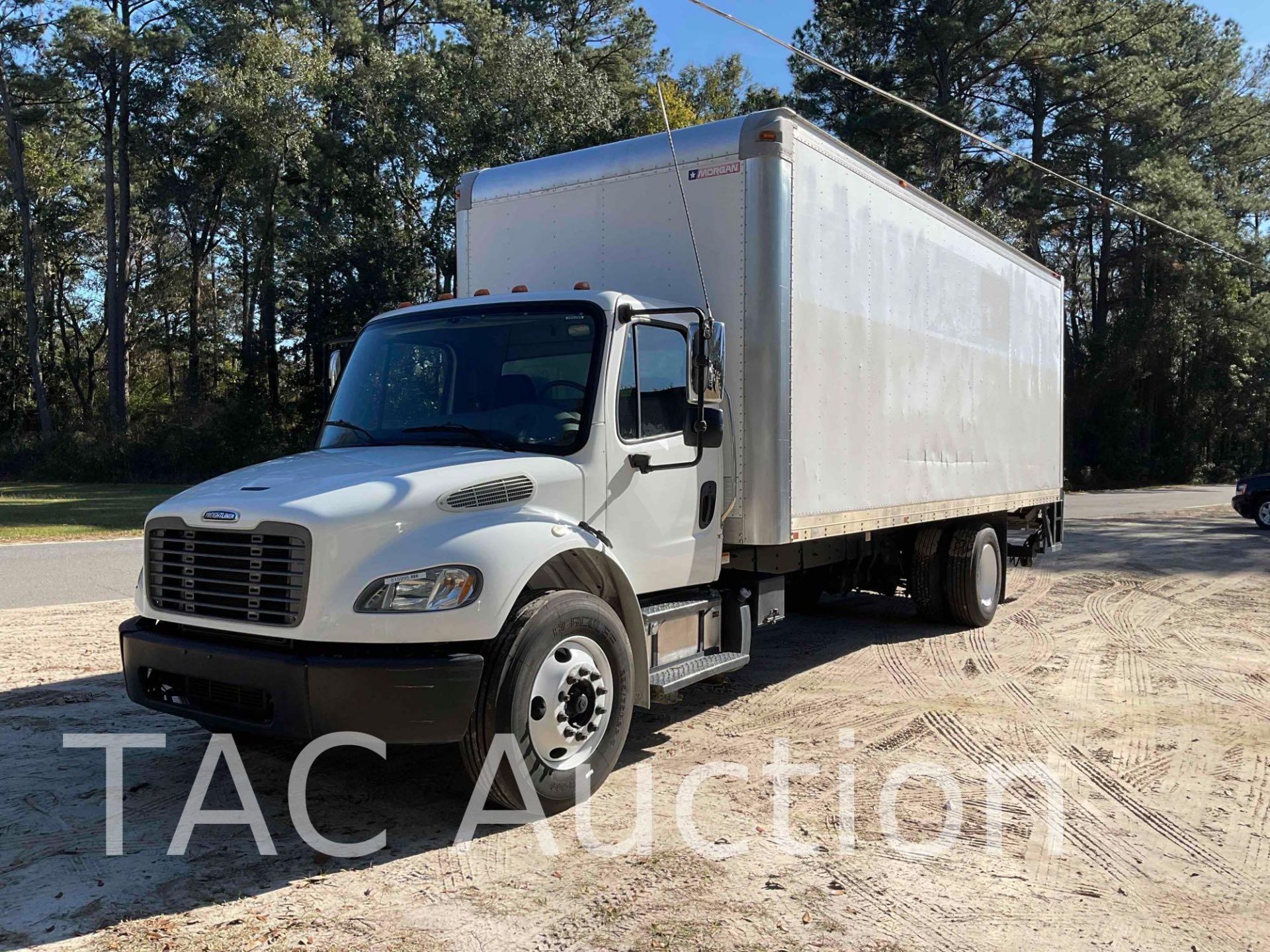 2013 Freightliner M2106 26ft Box Truck