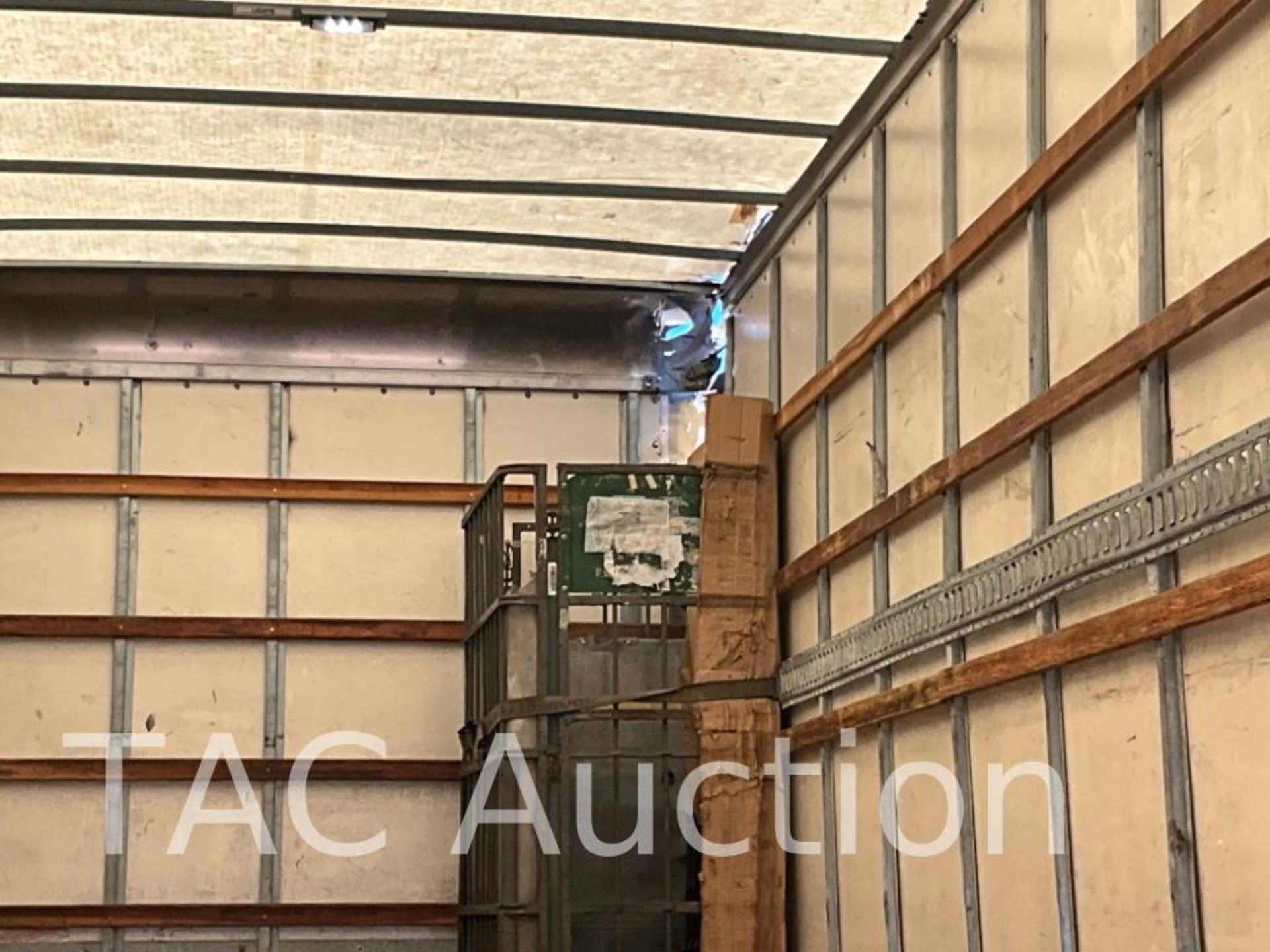2017 Hino 268 26ft Box Truck - Image 17 of 55