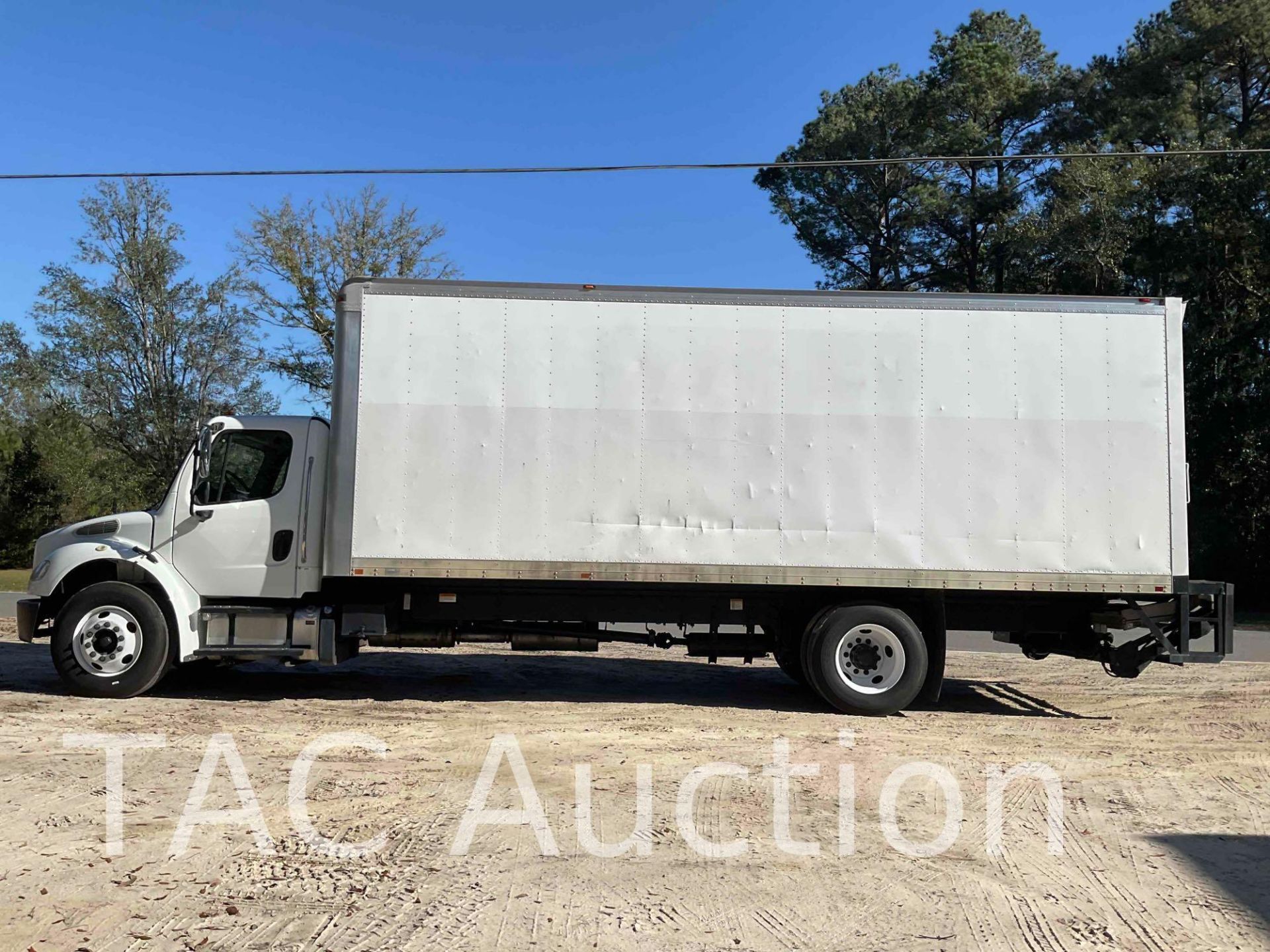 2013 Freightliner M2106 26ft Box Truck - Image 7 of 46