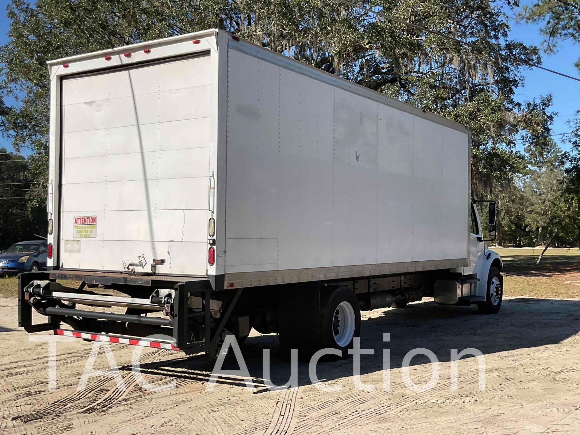 2013 Freightliner M2106 26ft Box Truck - Image 6 of 46