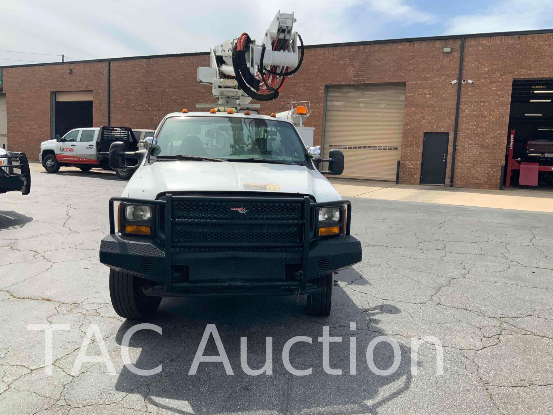 2003 Ford F-550 Bucket Truck - Image 2 of 74