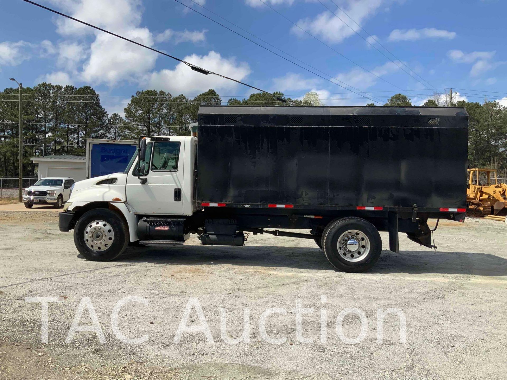 2006 International Durastar 4300 Chipper Truck - Image 8 of 72