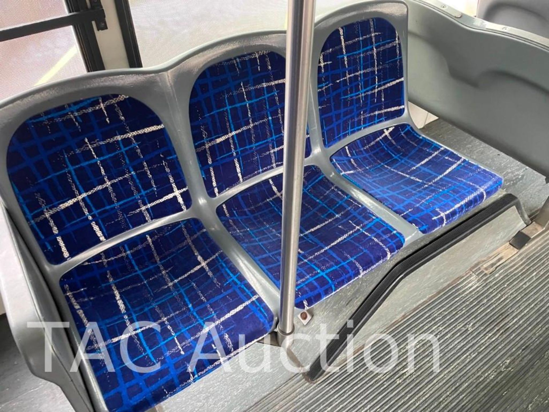 2005 Gillig Low Floor (40) Passenger Coach Transit Bus - Image 50 of 91