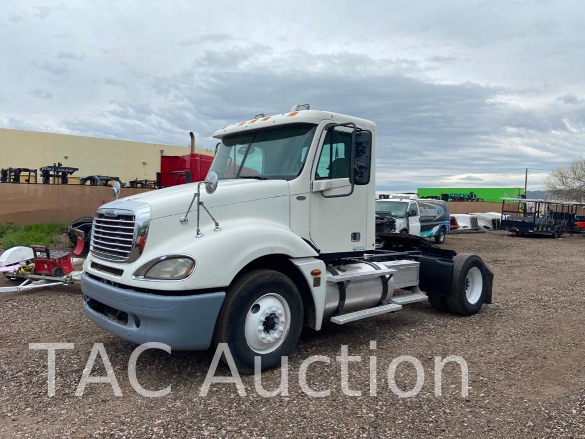 2005 Freightliner Columbia Day Cab