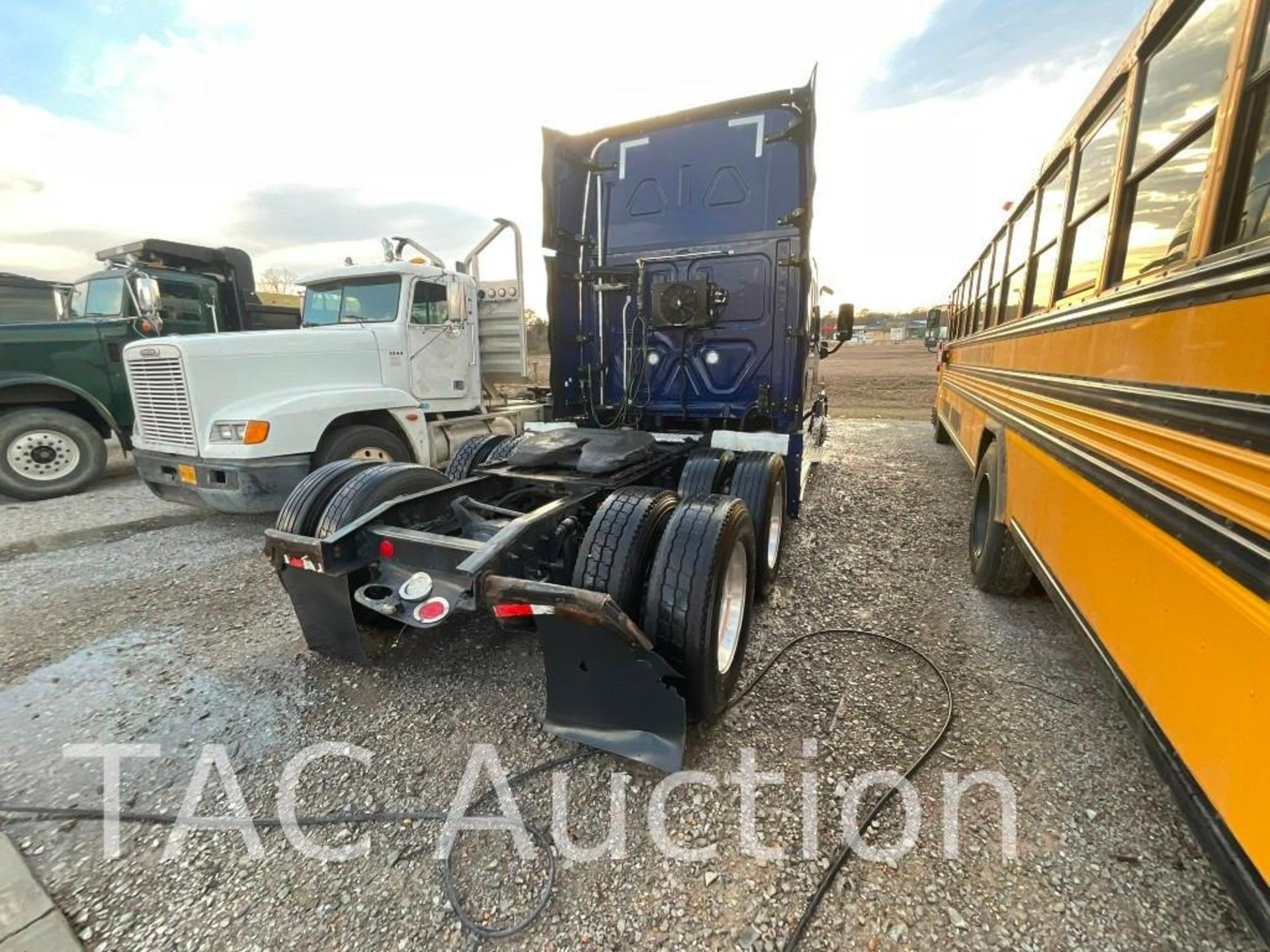 2016 Freightliner Cascadia Evolution Sleeper Truck - Image 4 of 73