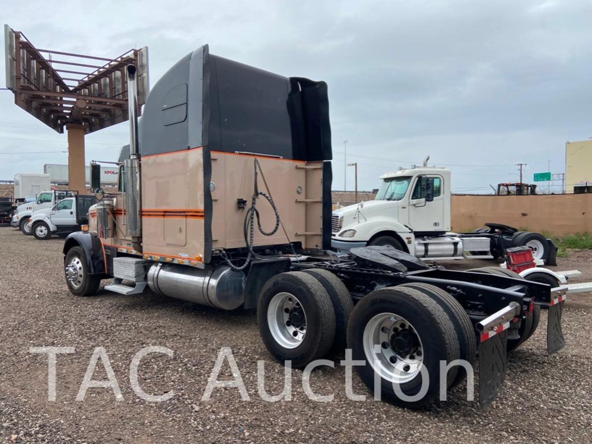 2002 Freightliner Classic XL Sleeper Truck - Image 5 of 132