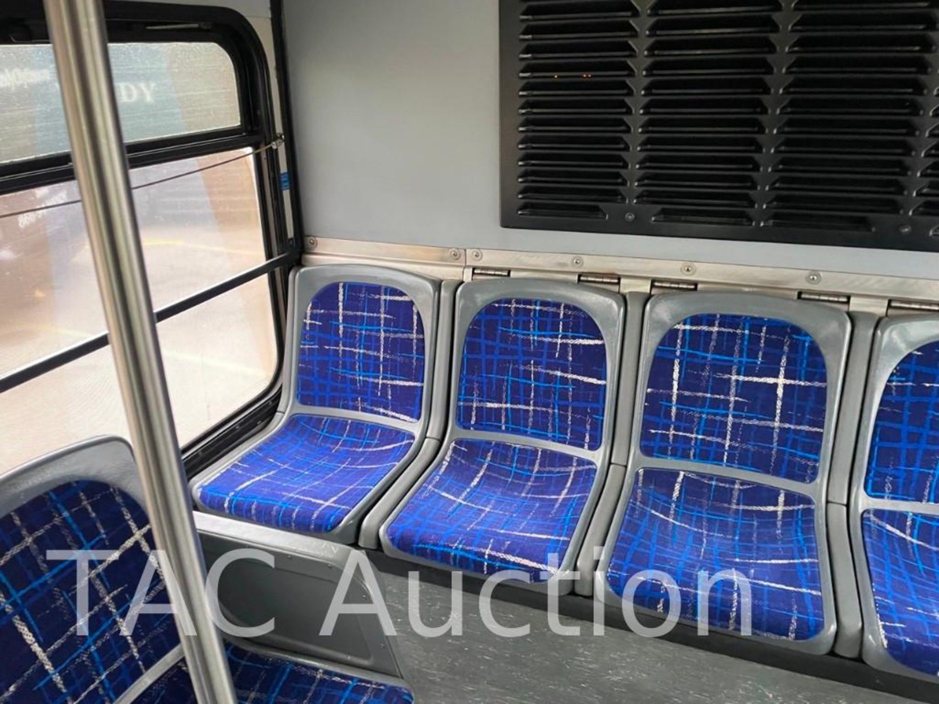 2005 Gillig Low Floor (40) Passenger Coach Transit Bus - Image 58 of 91