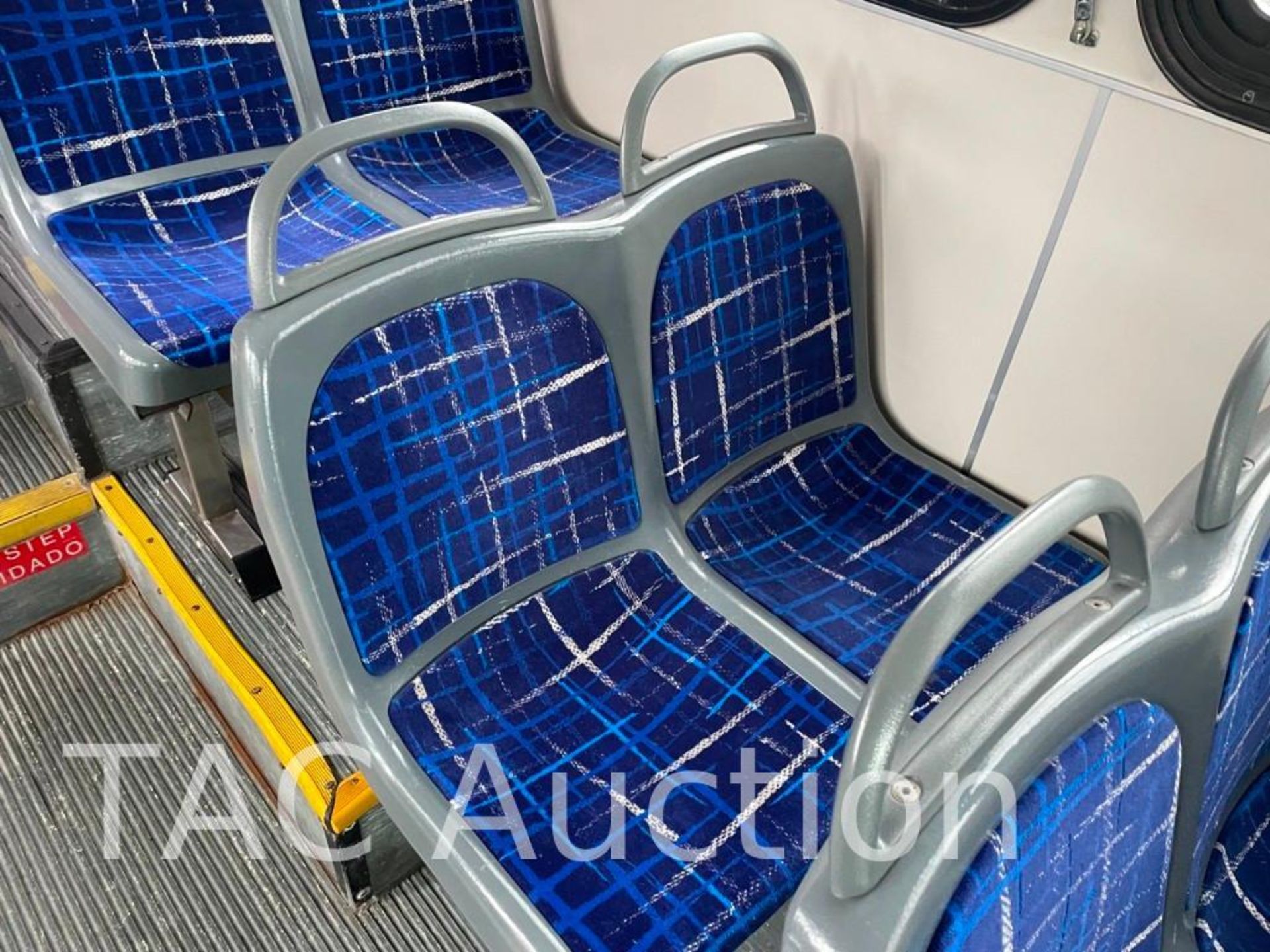 2005 Gillig Low Floor (40) Passenger Coach Transit Bus - Image 47 of 91
