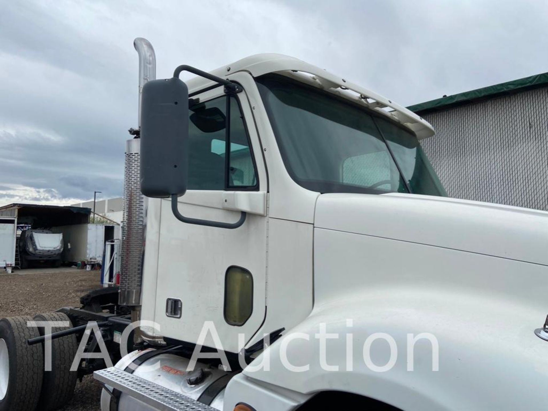 2005 Freightliner Columbia Day Cab - Image 8 of 72