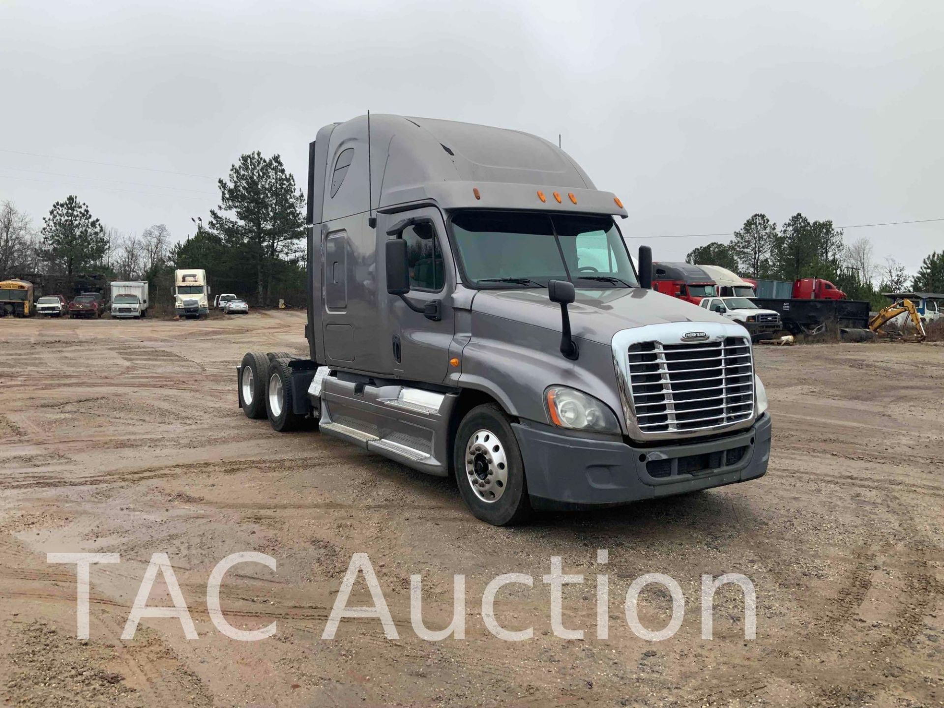 2013 Freightliner Cascadia Sleeper Truck - Image 3 of 86