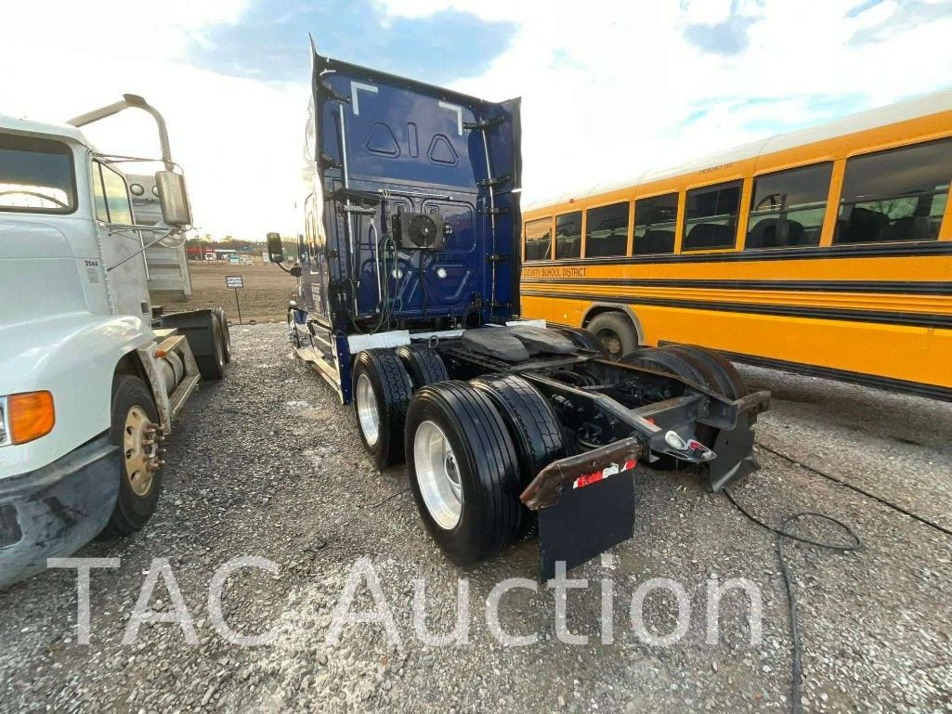 2016 Freightliner Cascadia Evolution Sleeper Truck - Image 6 of 73