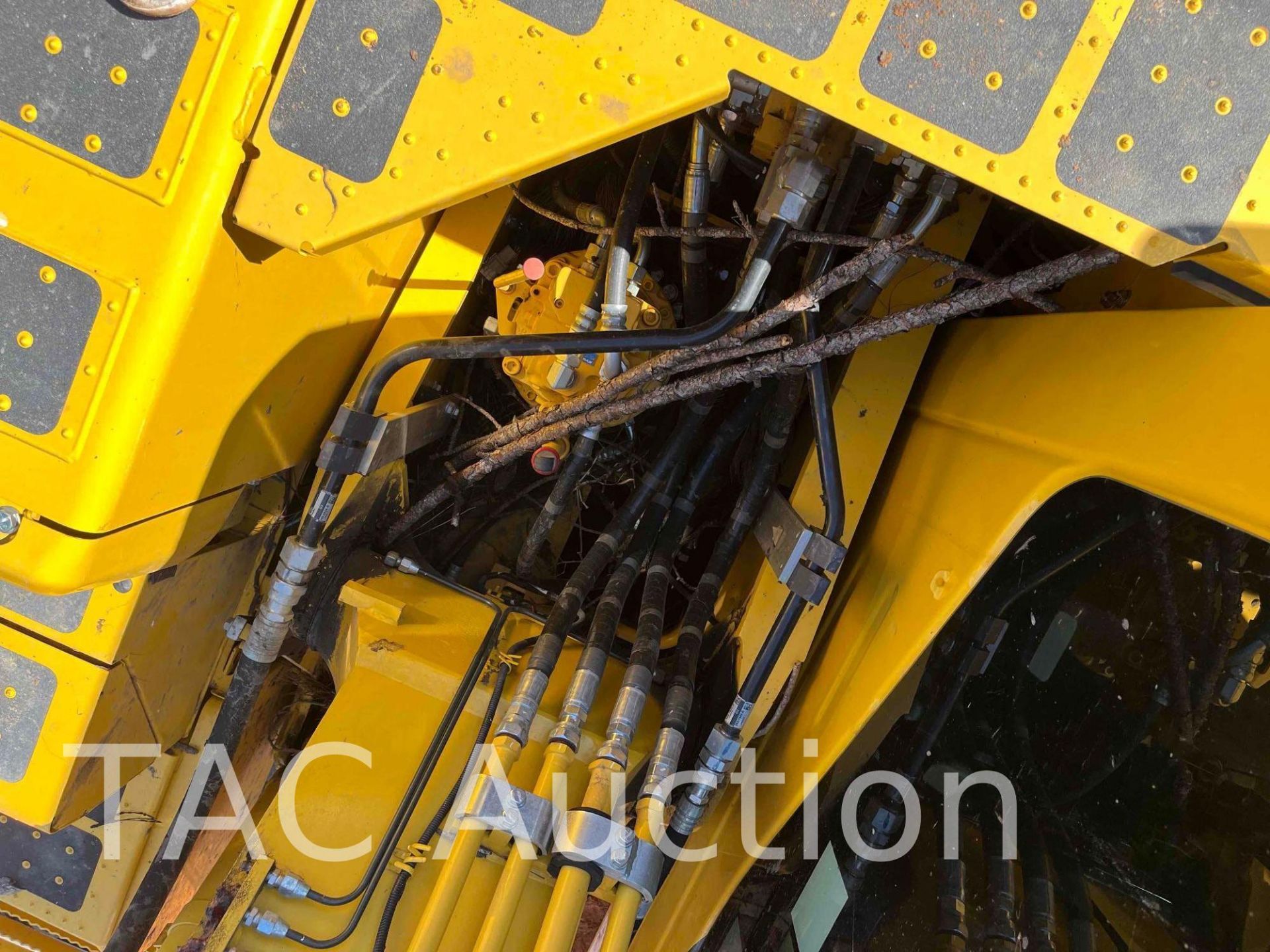 2022 Komatsu PC170LC-11 Excavator W/ Hydraulic Thumb - Image 24 of 32