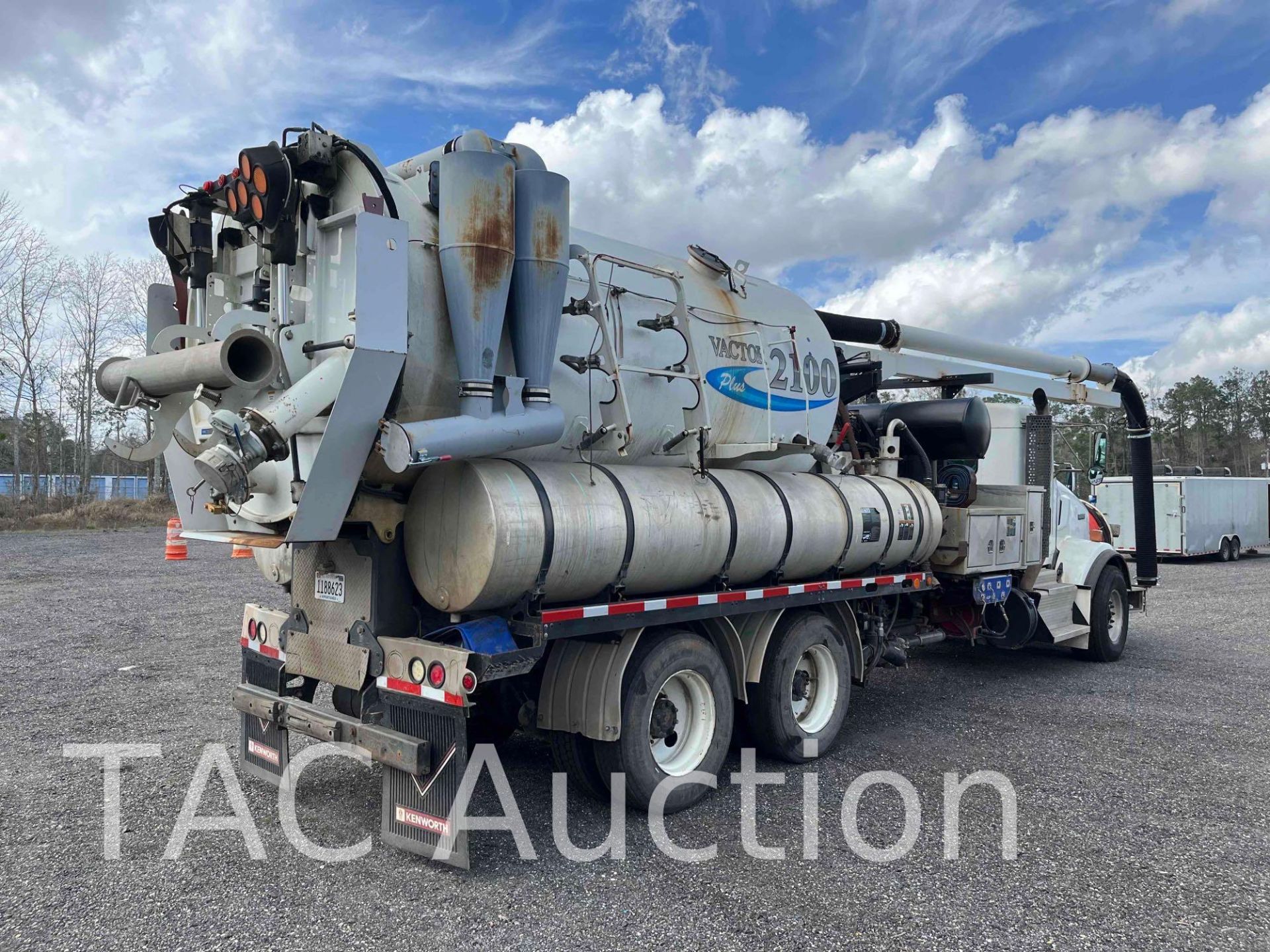 2013 Kenworth T800 Hydrovac Truck - Image 7 of 44