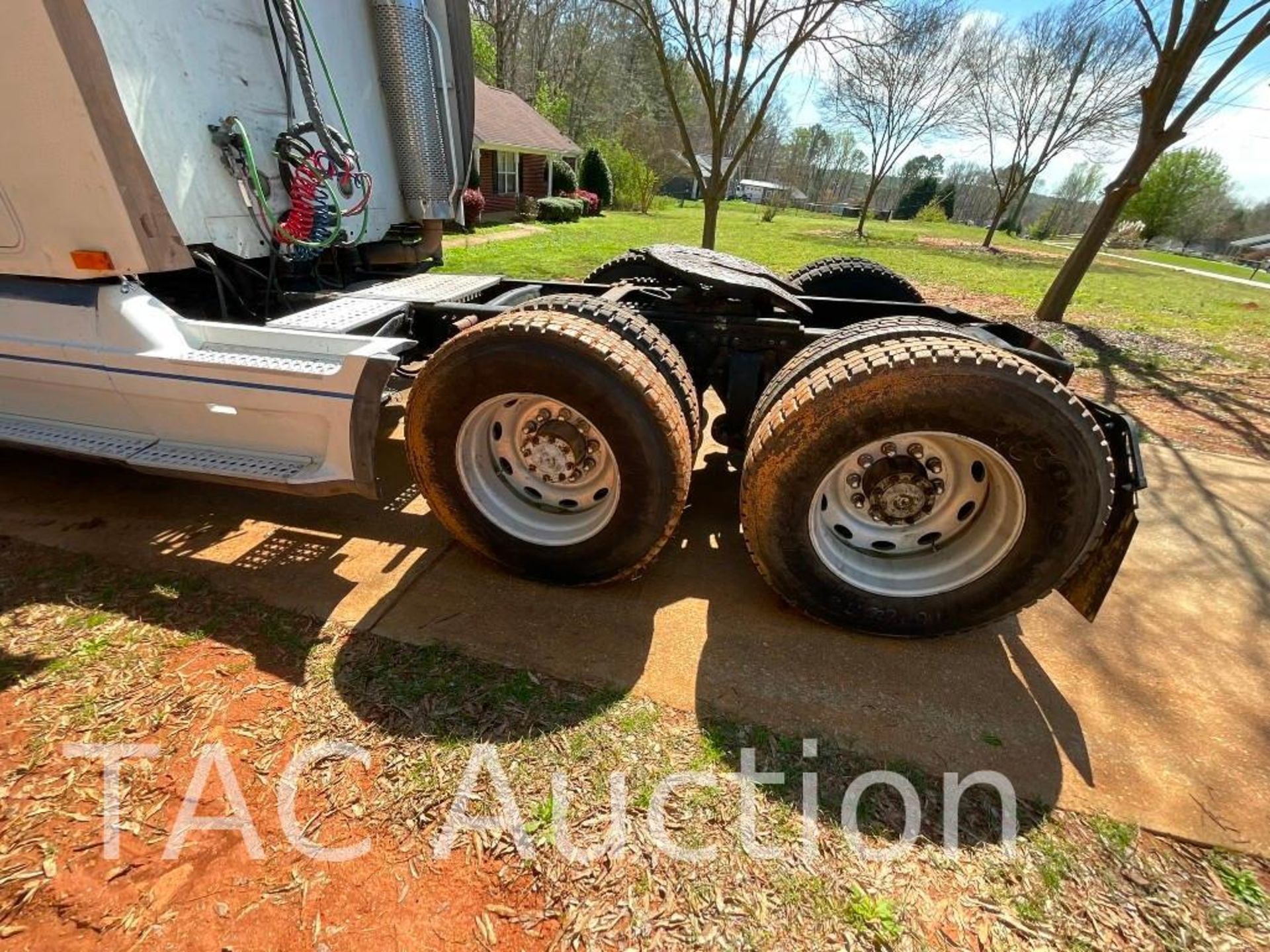 1998 Freightliner Century Class Sleeper Truck - Image 32 of 38