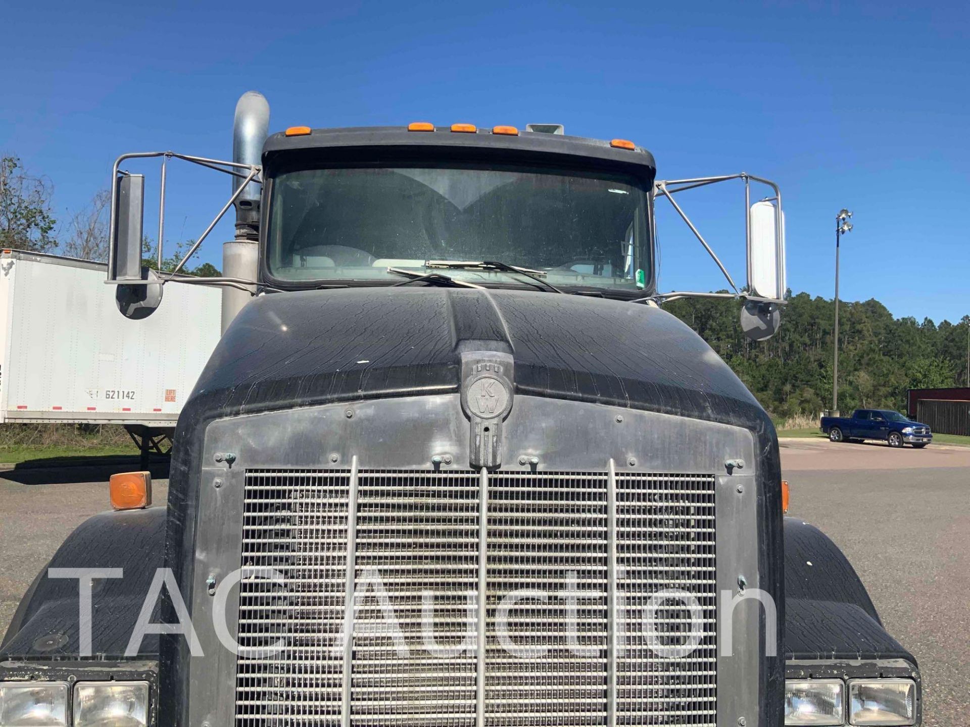 2005 Kenworth T800 Concrete Mixer Truck - Image 10 of 99