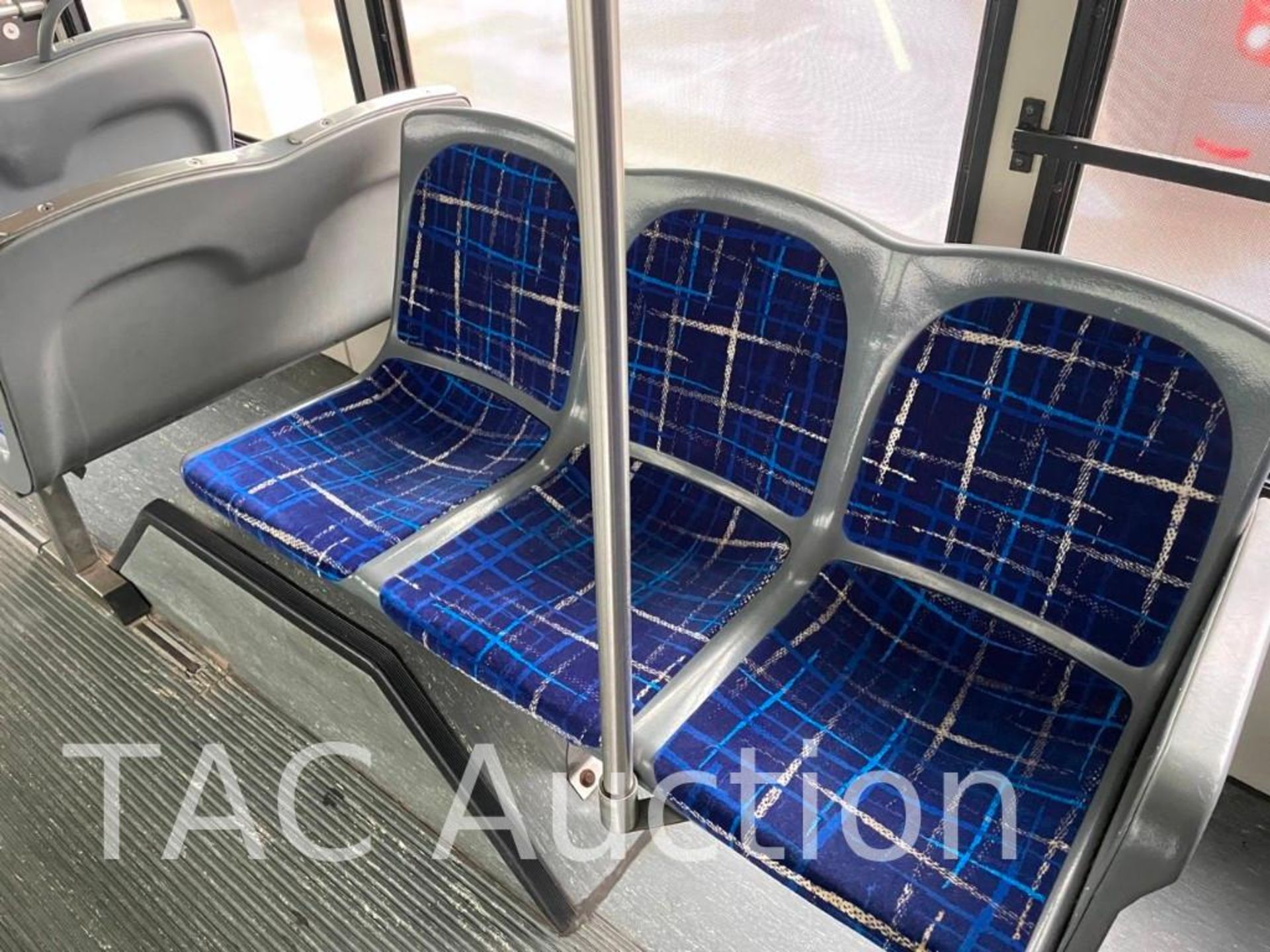 2005 Gillig Low Floor (40) Passenger Coach Transit Bus - Image 59 of 91