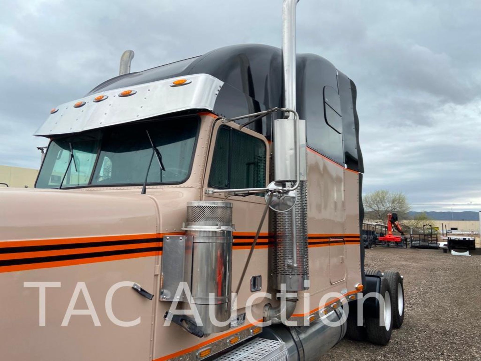 2002 Freightliner Classic XL Sleeper Truck - Image 11 of 132