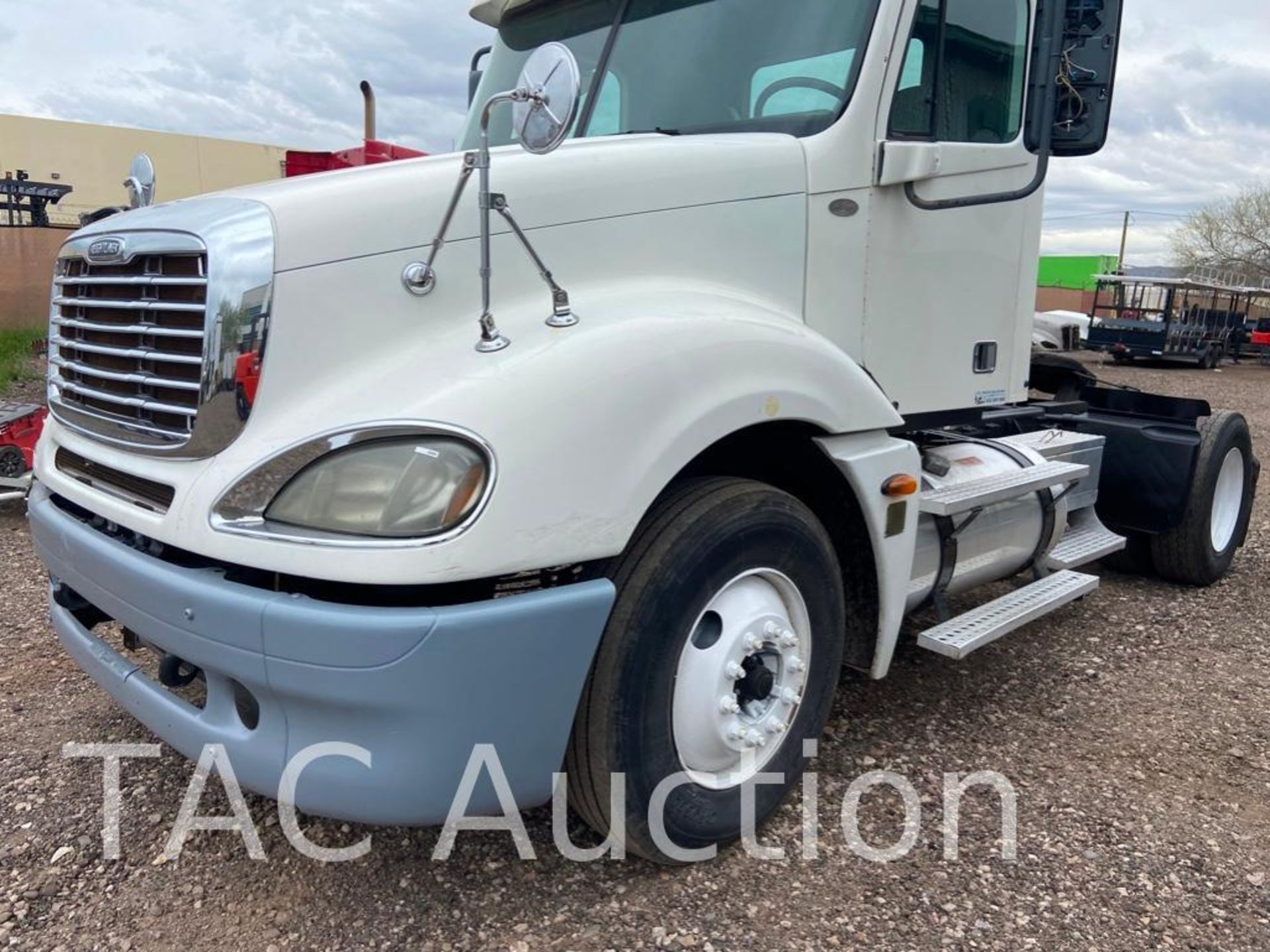 2005 Freightliner Columbia Day Cab - Image 10 of 72