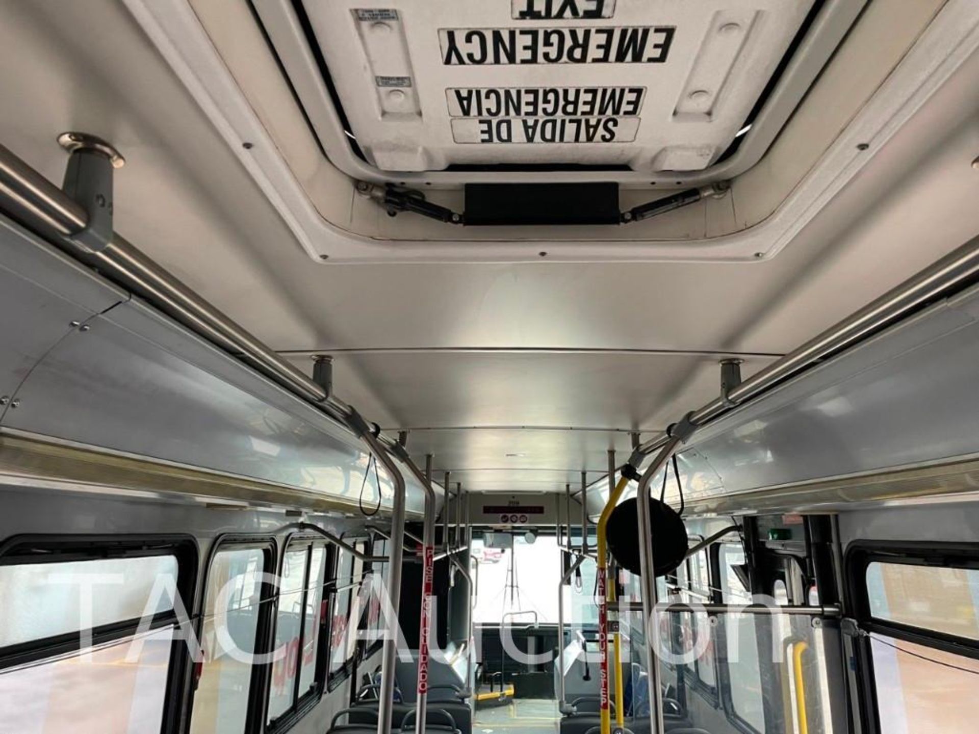 2005 Gillig Low Floor (40) Passenger Coach Transit Bus - Image 62 of 91