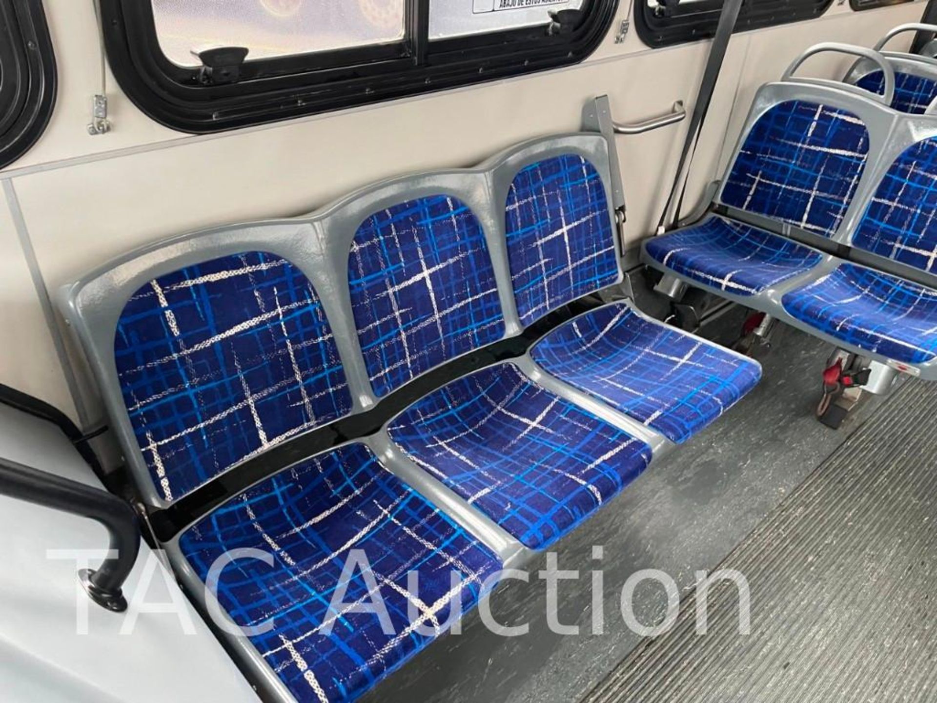 2005 Gillig Low Floor (40) Passenger Coach Transit Bus - Image 51 of 91