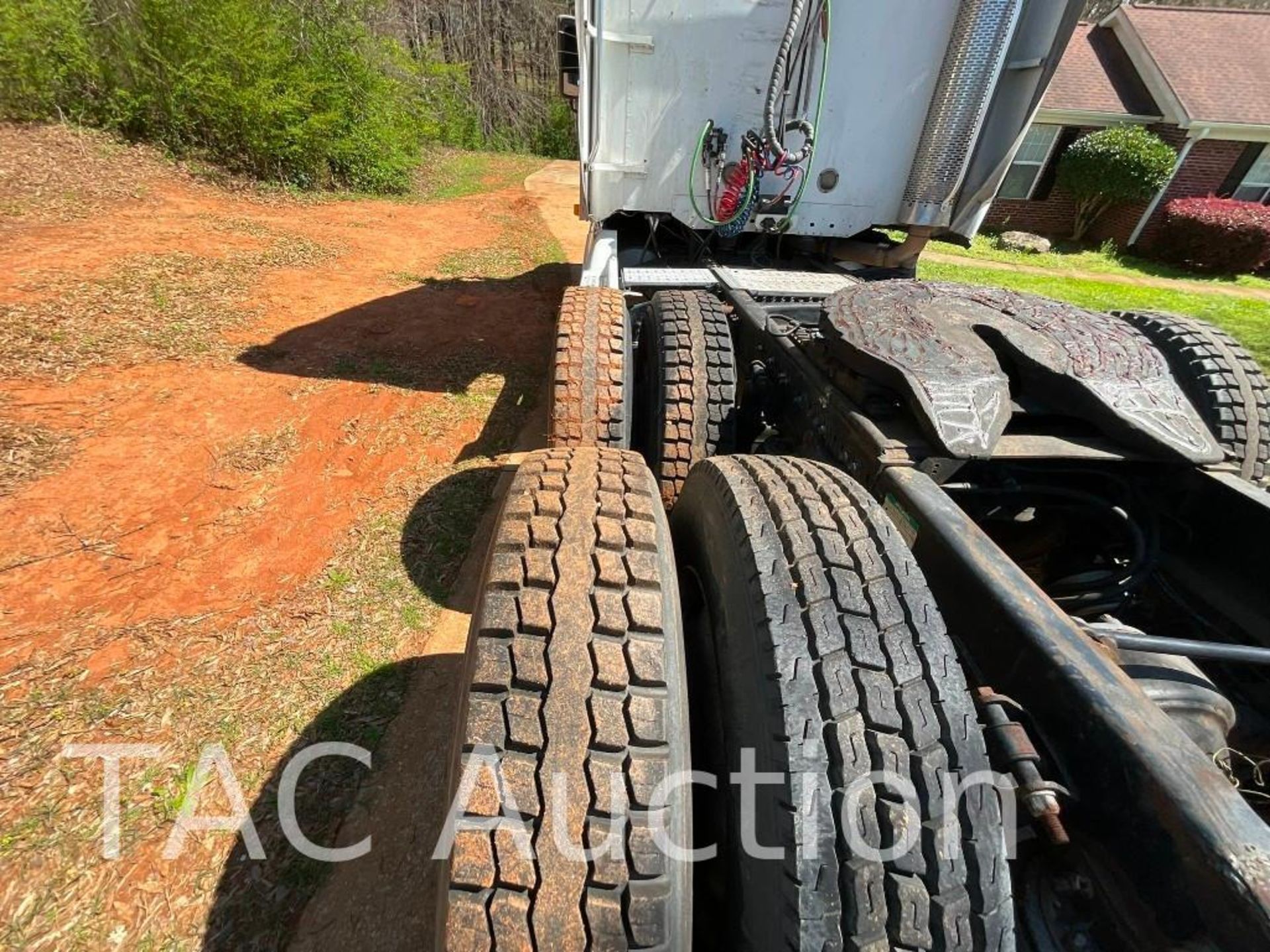 1998 Freightliner Century Class Sleeper Truck - Image 31 of 38