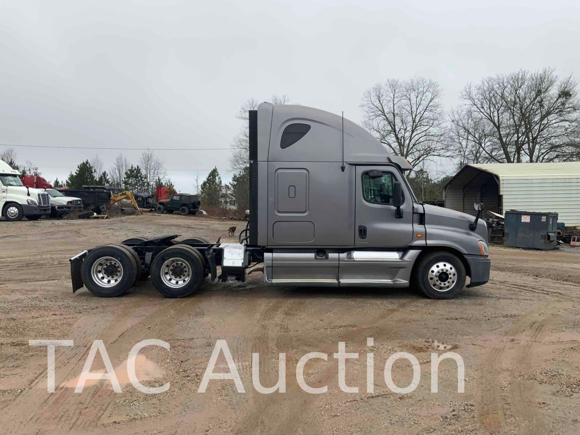 2013 Freightliner Cascadia Sleeper Truck - Image 4 of 86