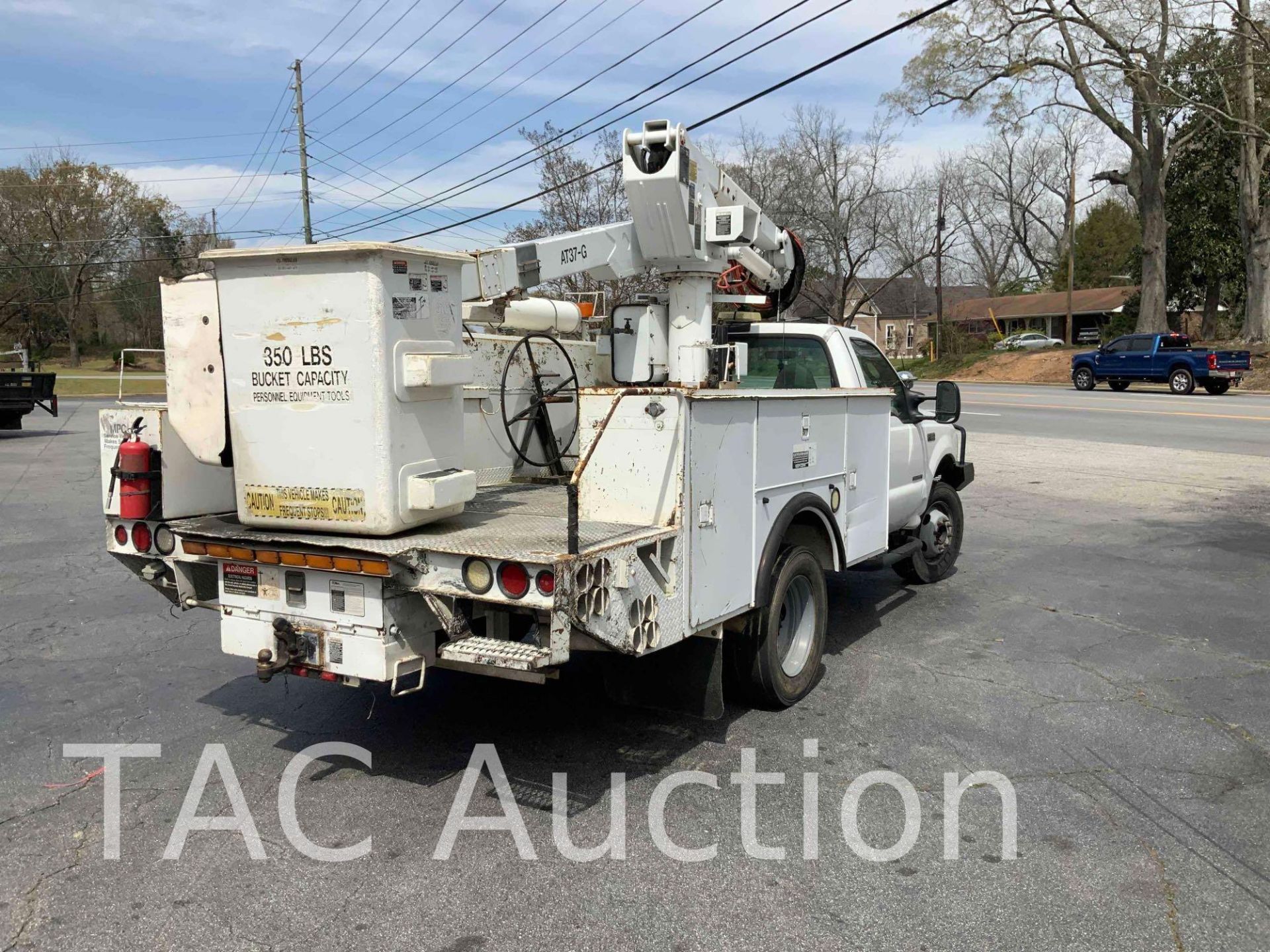 2003 Ford F-550 Bucket Truck - Image 5 of 74