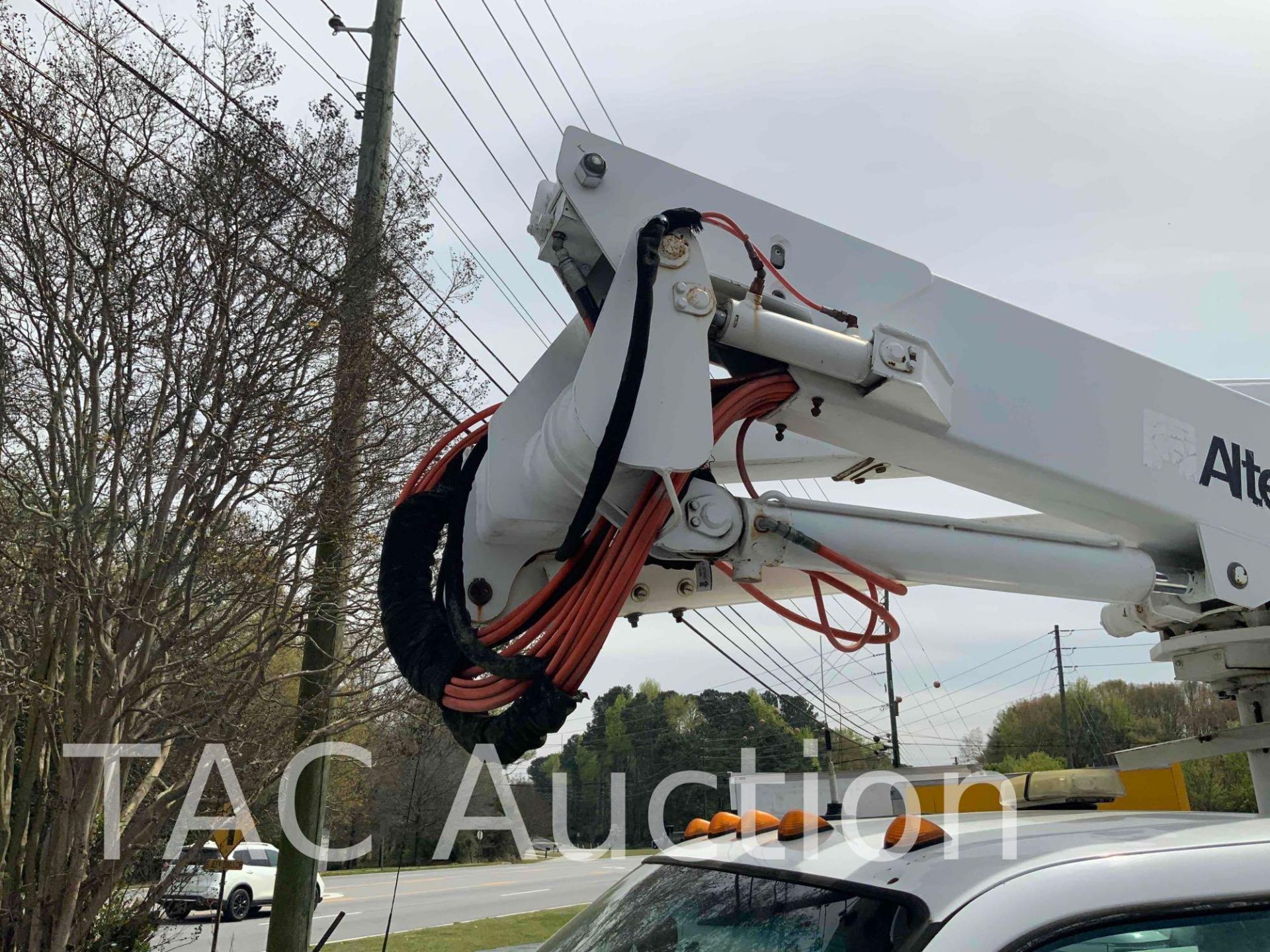 2003 Ford F-550 Bucket Truck - Image 12 of 74