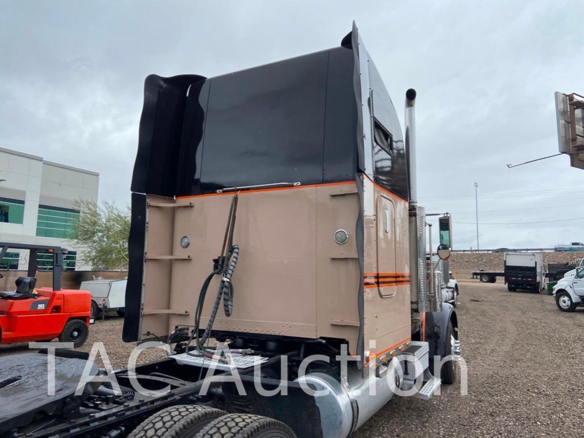 2002 Freightliner Classic XL Sleeper Truck - Image 71 of 132