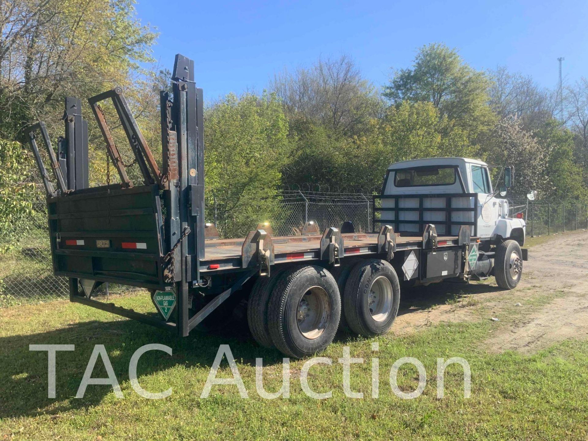 1989 Ford LNT9000 Flatbed Truck W/ Liftgate - Image 10 of 128