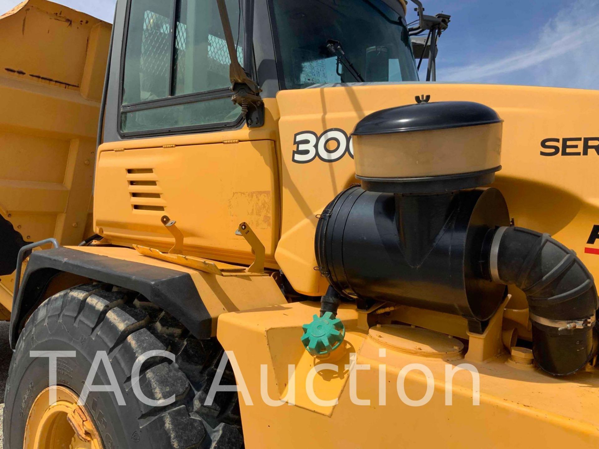 2011 John Deere 300D Articulated Dump Truck - Image 17 of 75