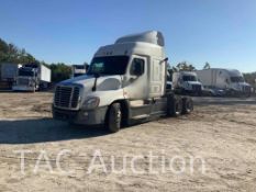 2015 Freightliner Cascadia Sleeper Truck