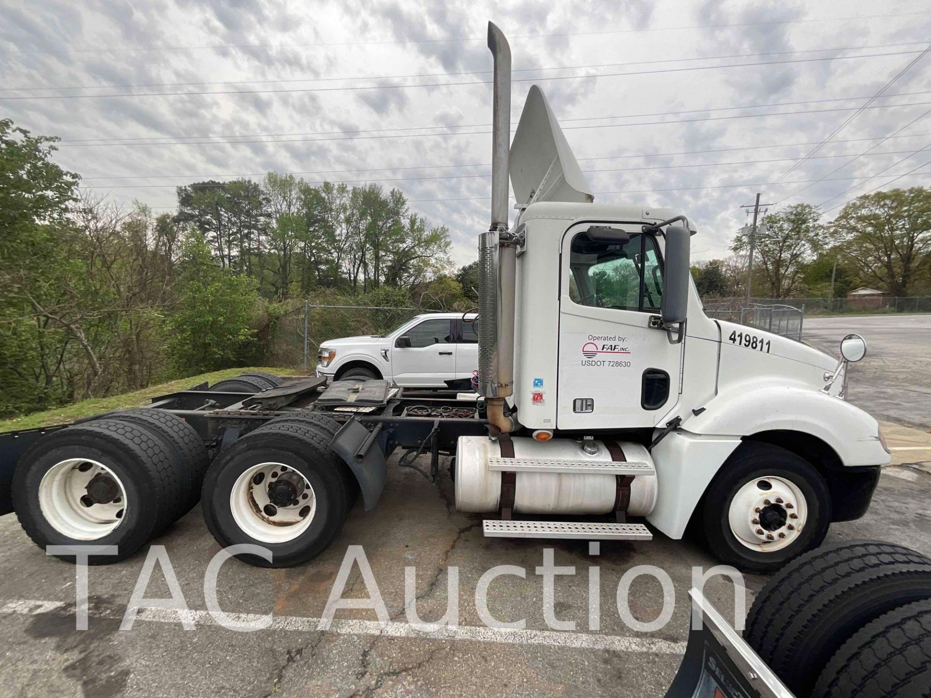 2007 Freightliner Columbia Day Cab - Image 4 of 65