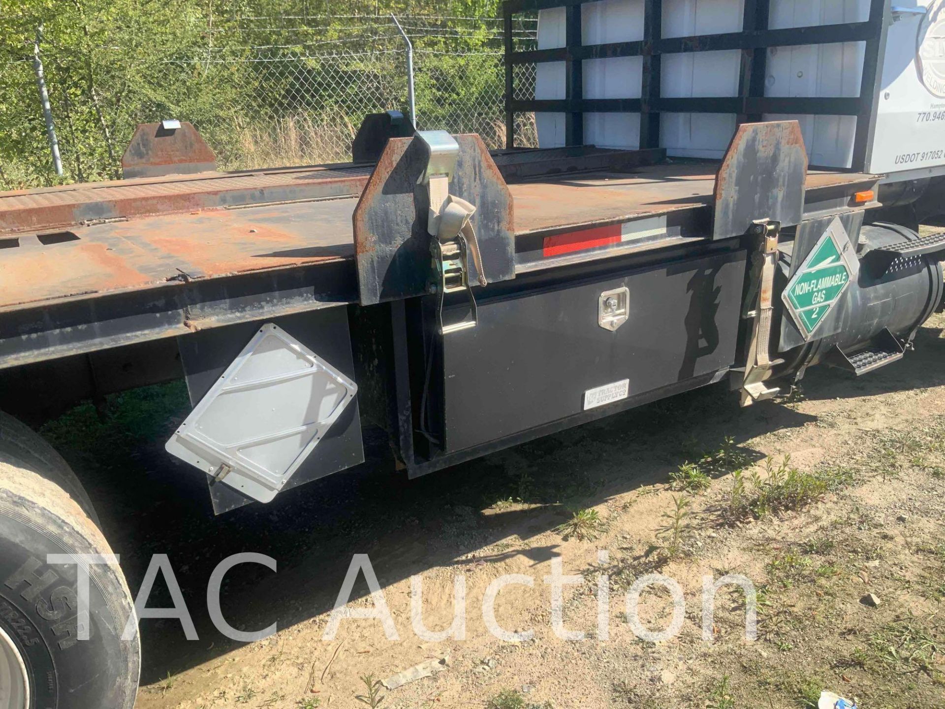 1989 Ford LNT9000 Flatbed Truck W/ Liftgate - Image 19 of 128