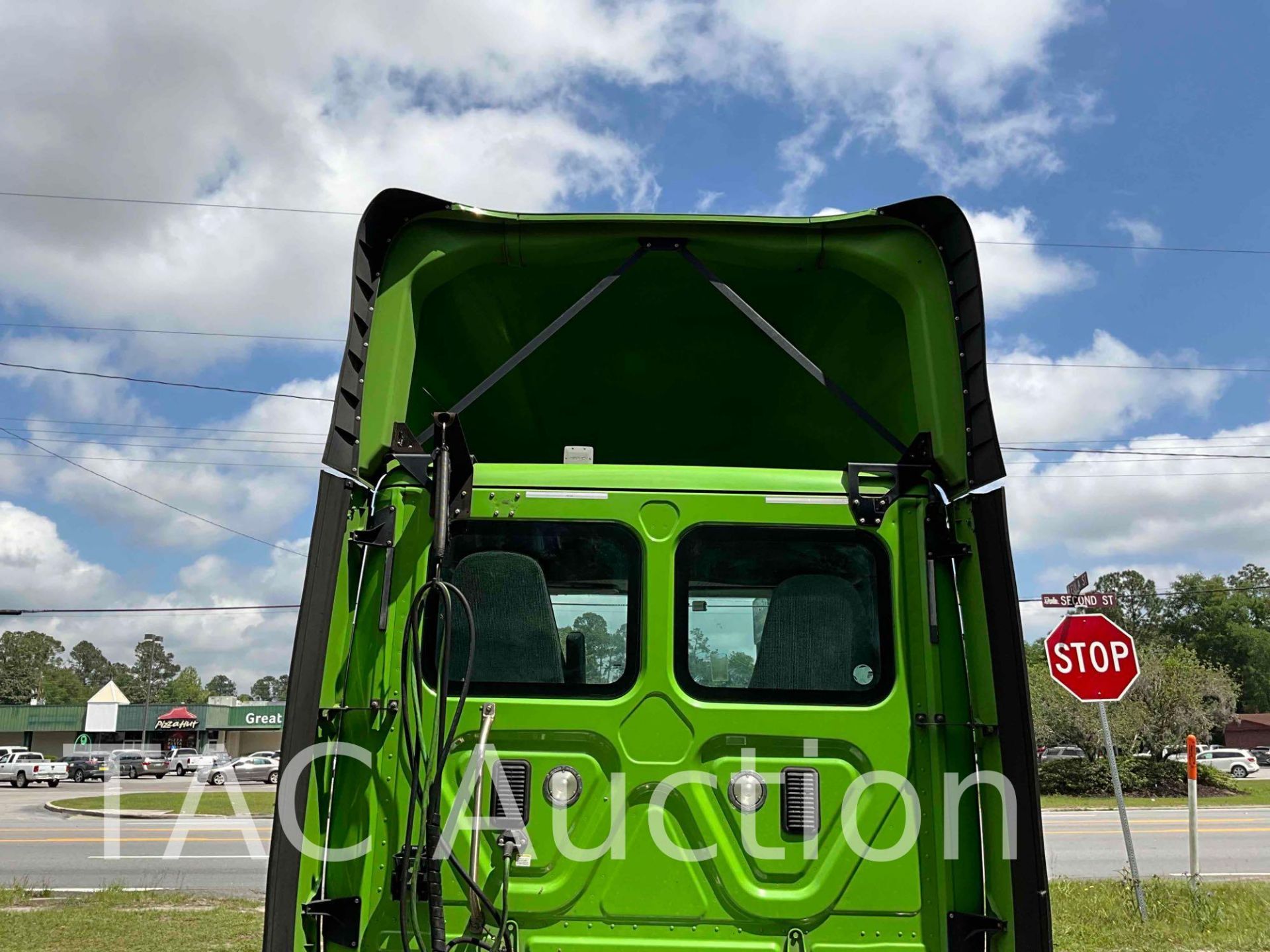 2016 Freightliner Cascadia Day Cab - Image 36 of 78