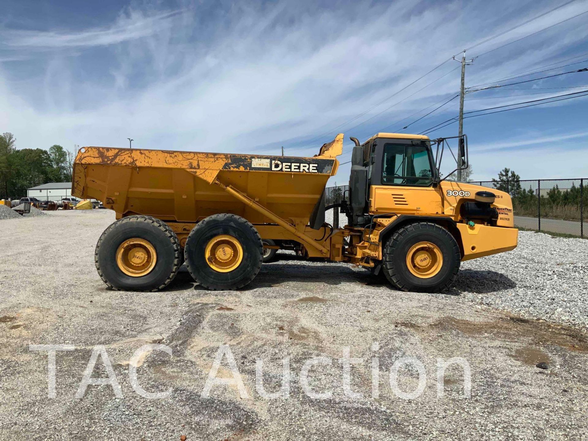 2011 John Deere 300D Articulated Dump Truck - Image 4 of 75